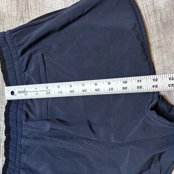 Athleta Colorblocked Short w/ Zipper Pockets Navy Blue & Black Size 10 - Picture 5 of 6